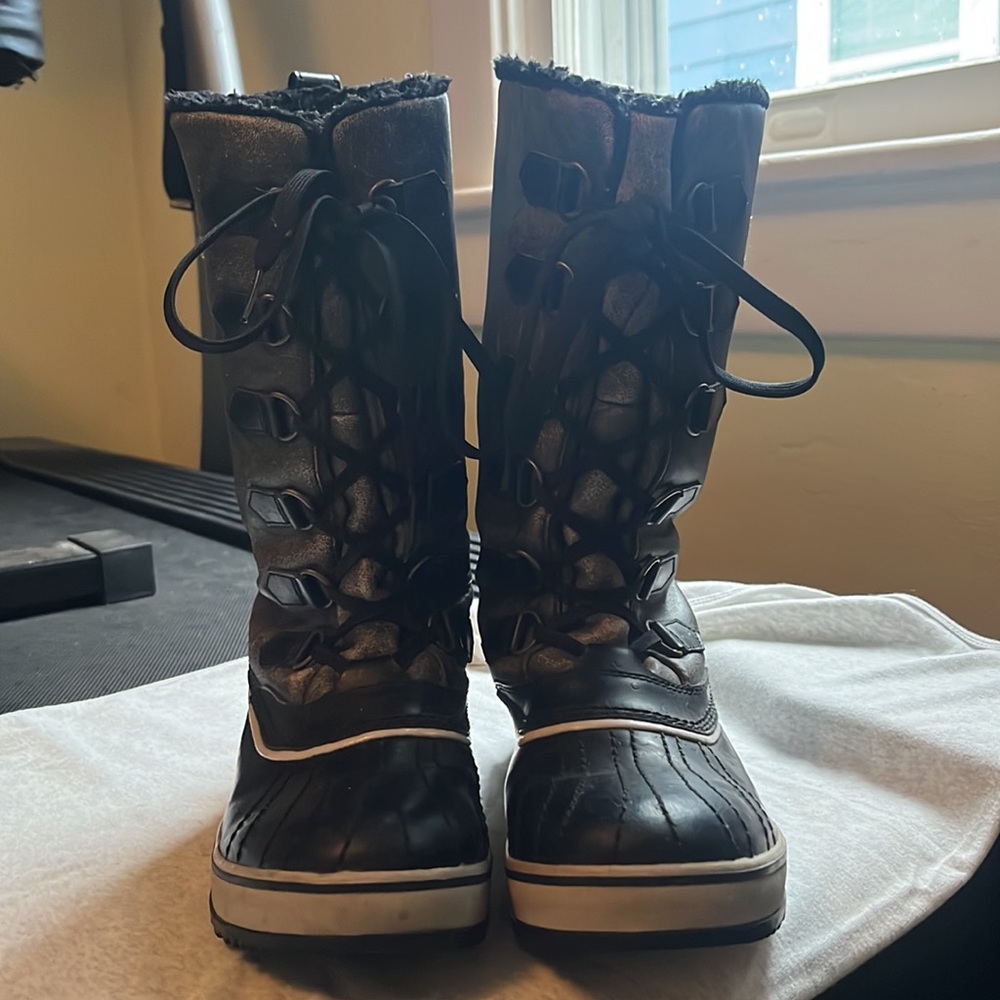 Sorel women’s winter boots size 9.5 waterproof